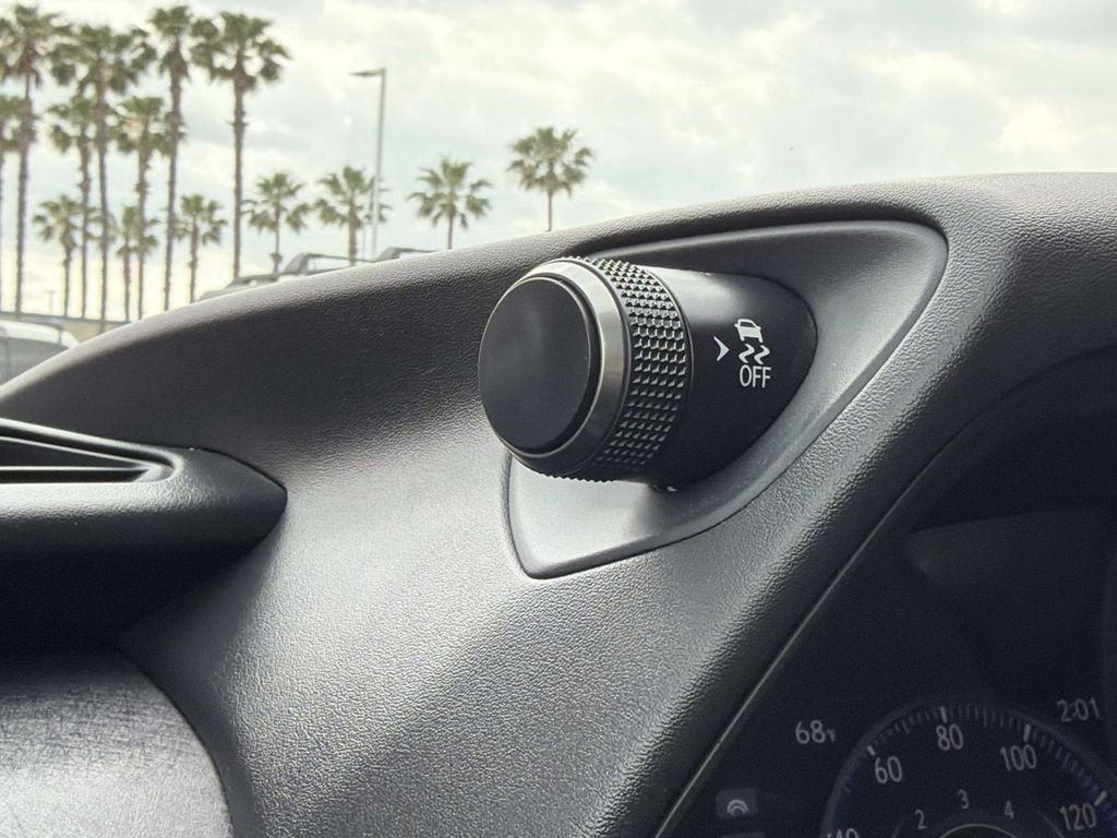 Used 2019 Lexus UX 200 w/ Premium Package FWD image 27