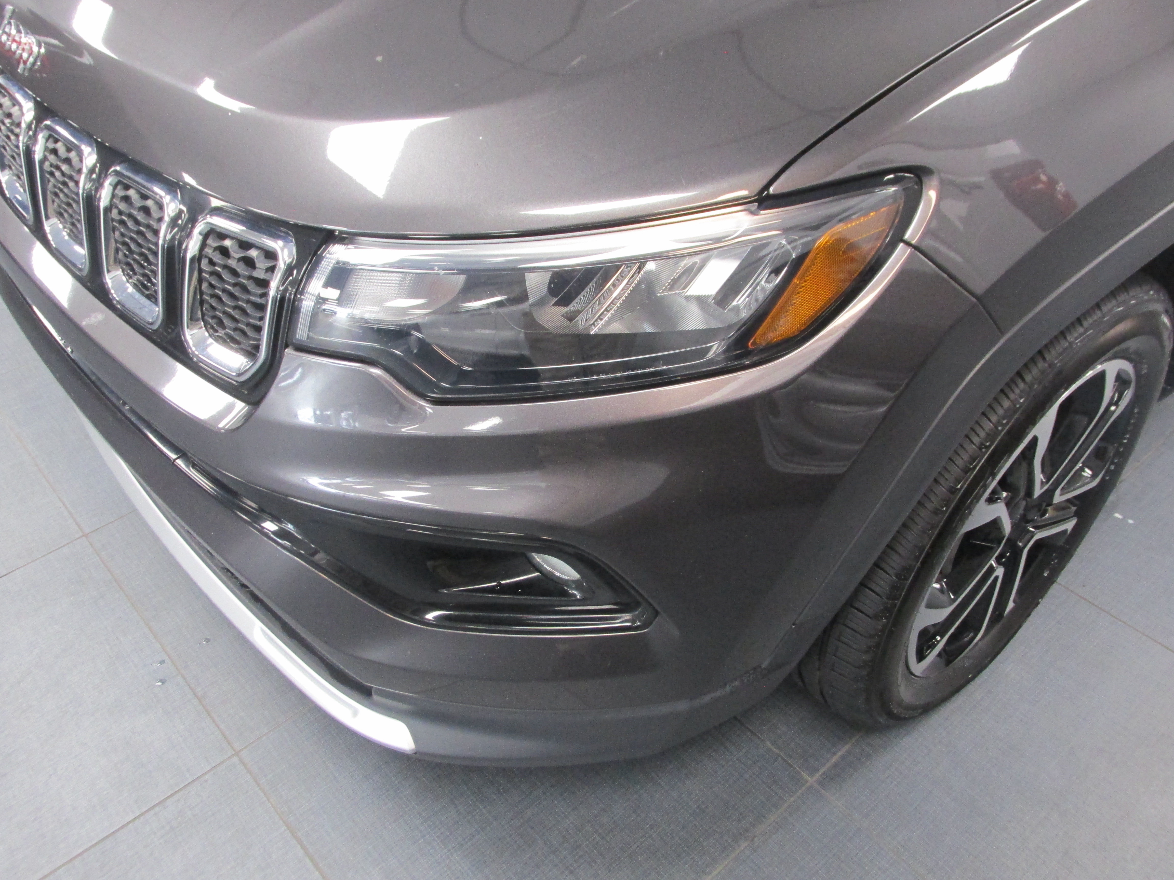 Used 2024 Jeep Compass Limited AWD/4WD image 9