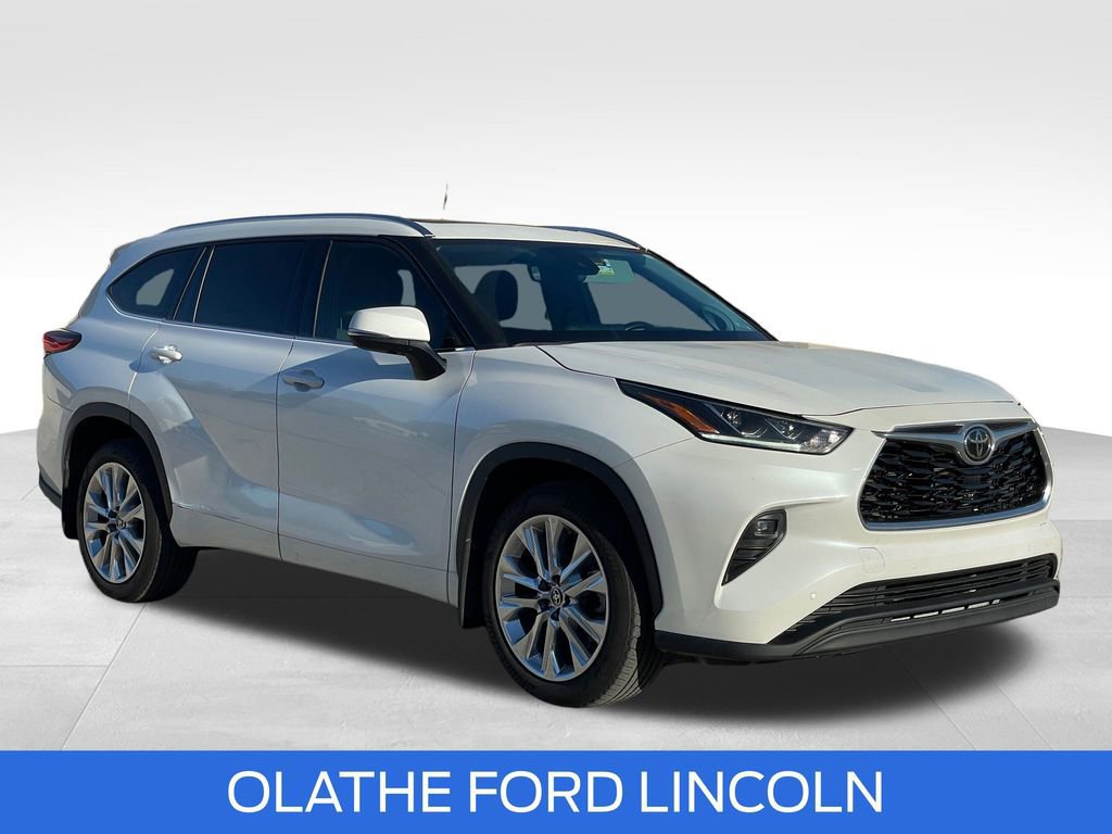 Used 2022 Toyota Highlander Limited image 2