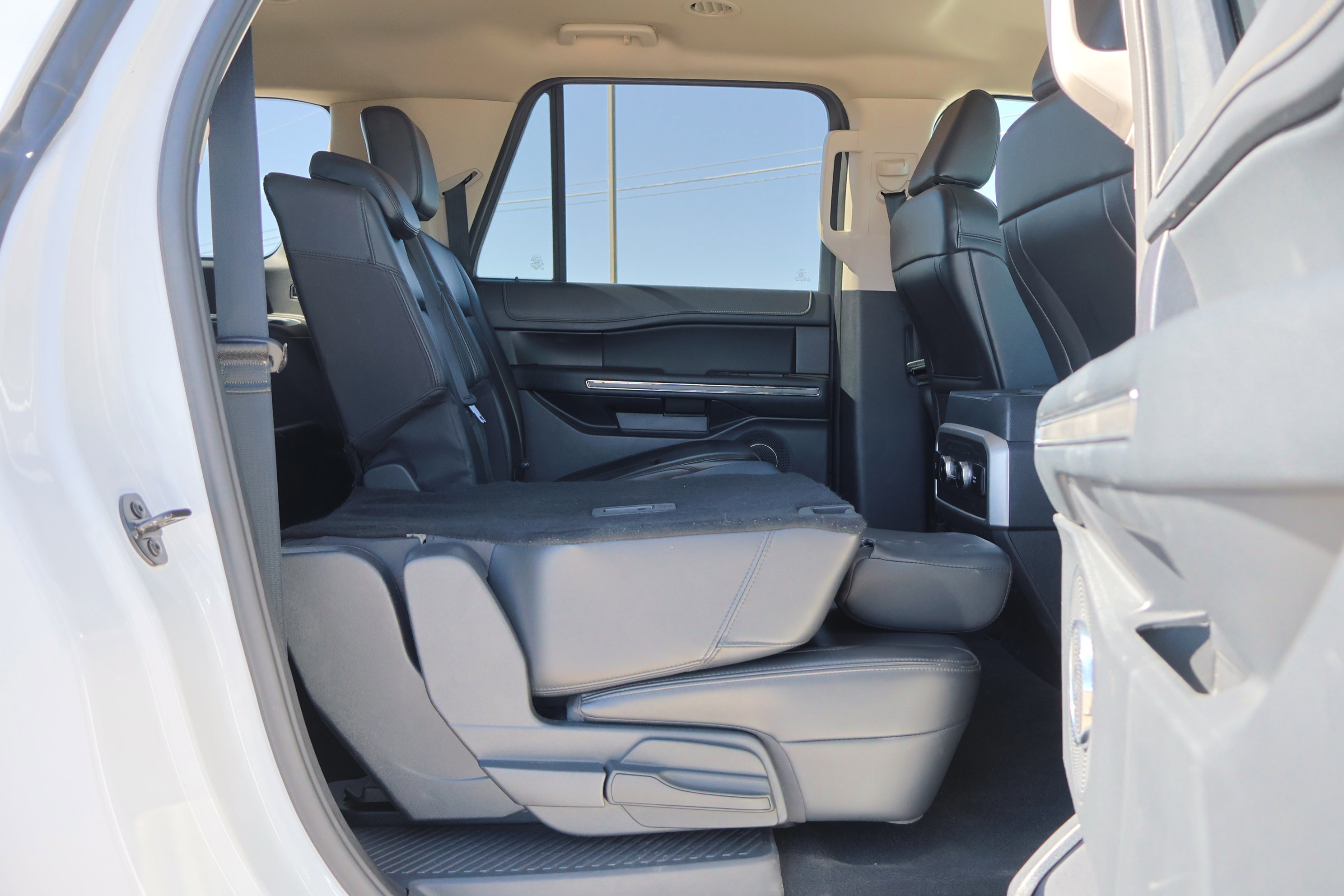 Certified 2024 Ford Expedition Max XLT image 38