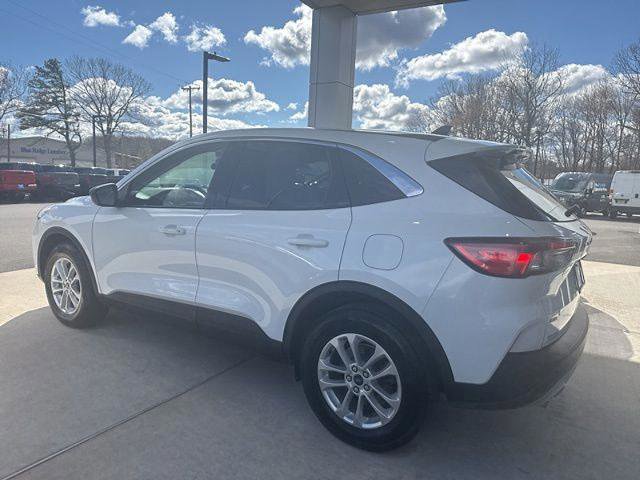 Certified 2022 Ford Escape SE w/ Convenience Package AWD/4WD image 3