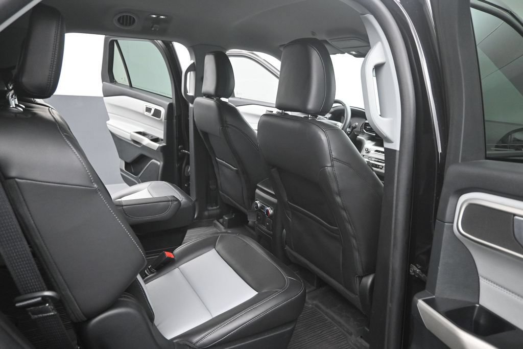 Certified 2023 Ford Explorer XLT w/ Equipment Group 202A RWD image 12