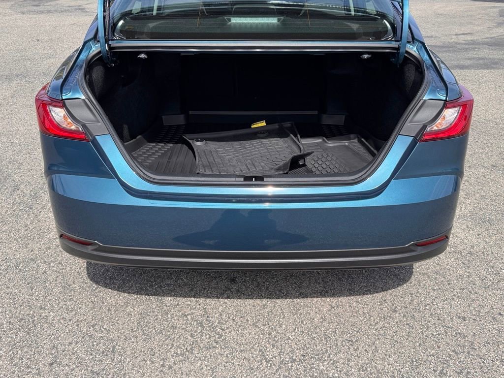 Used 2025 Toyota Camry LE w/ Convenience Package FWD image 13