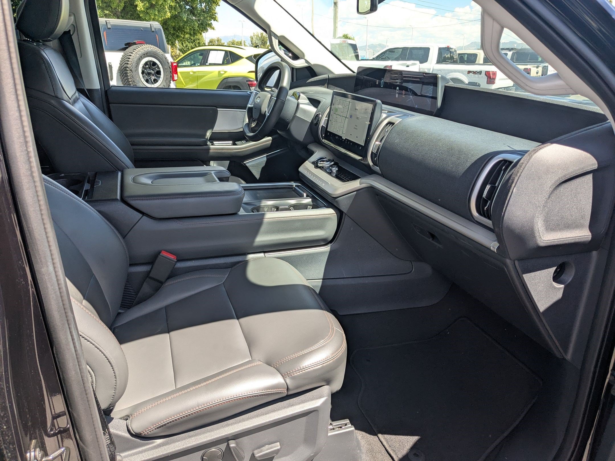 Certified 2025 Ford Expedition Active AWD/4WD image 33