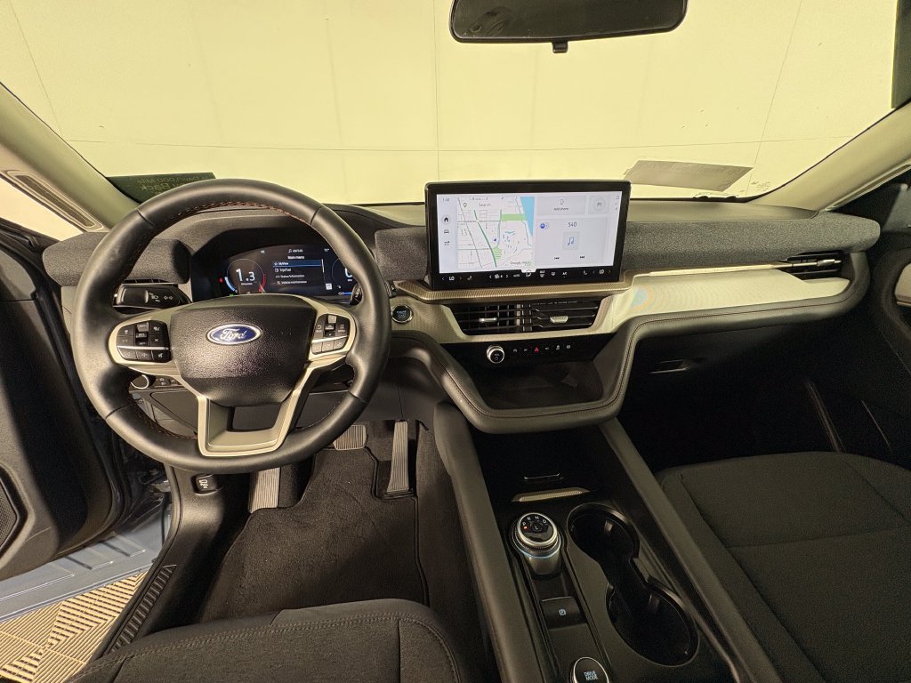Certified 2025 Ford Explorer Active RWD image 9