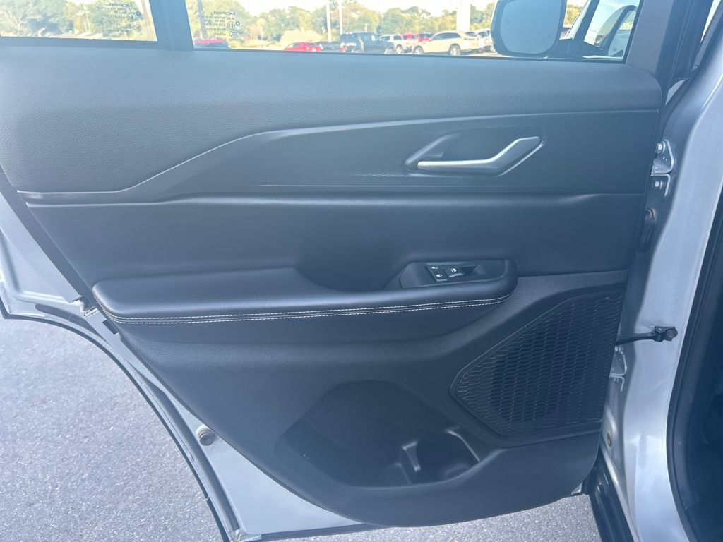 Used 2024 Jeep Grand Cherokee Altitude image 26