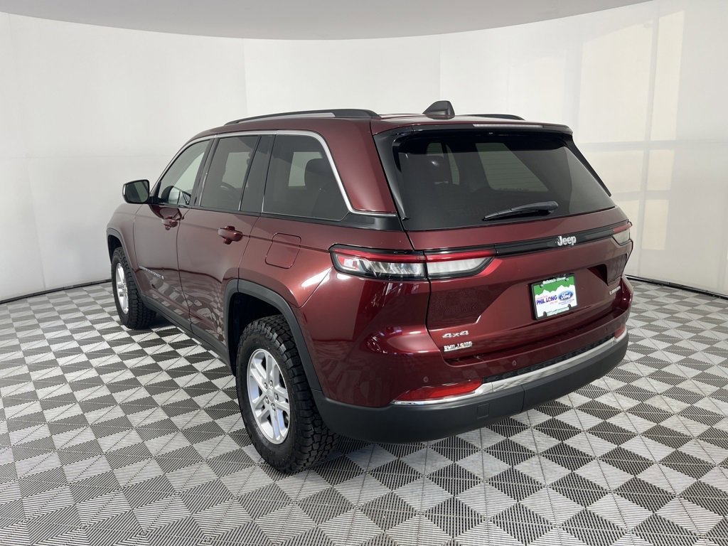 Used 2023 Jeep Grand Cherokee Laredo image 3
