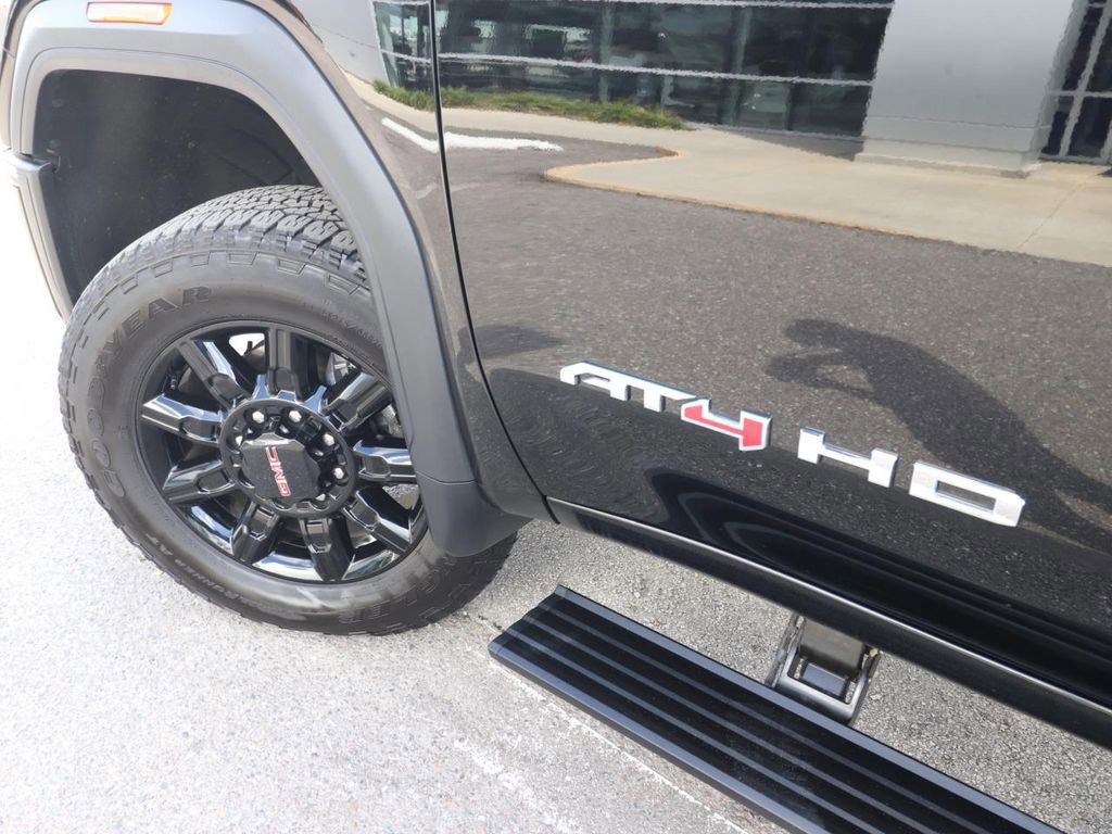 Used 2025 GMC Sierra 2500 AT4 w/ AT4 Premium Plus Package image 8