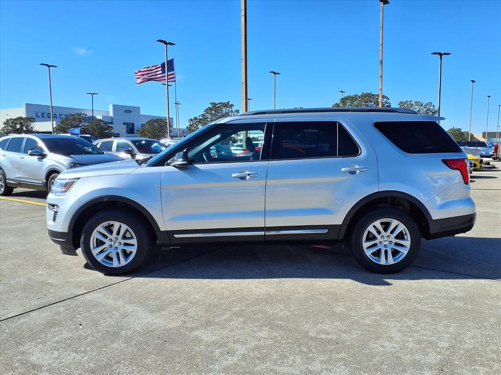 Certified 2018 Ford Explorer XLT w/ Equipment Group 201A image 3