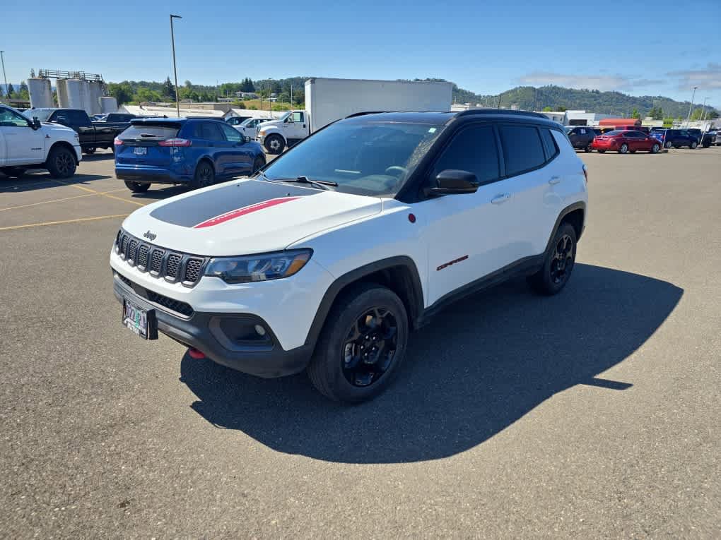 Used 2023 Jeep Compass Trailhawk w/ Trailhawk Convenience Group AWD/4WD image 1