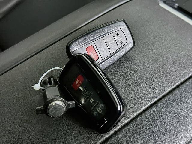 Used 2020 Toyota Highlander XLE FWD image 22