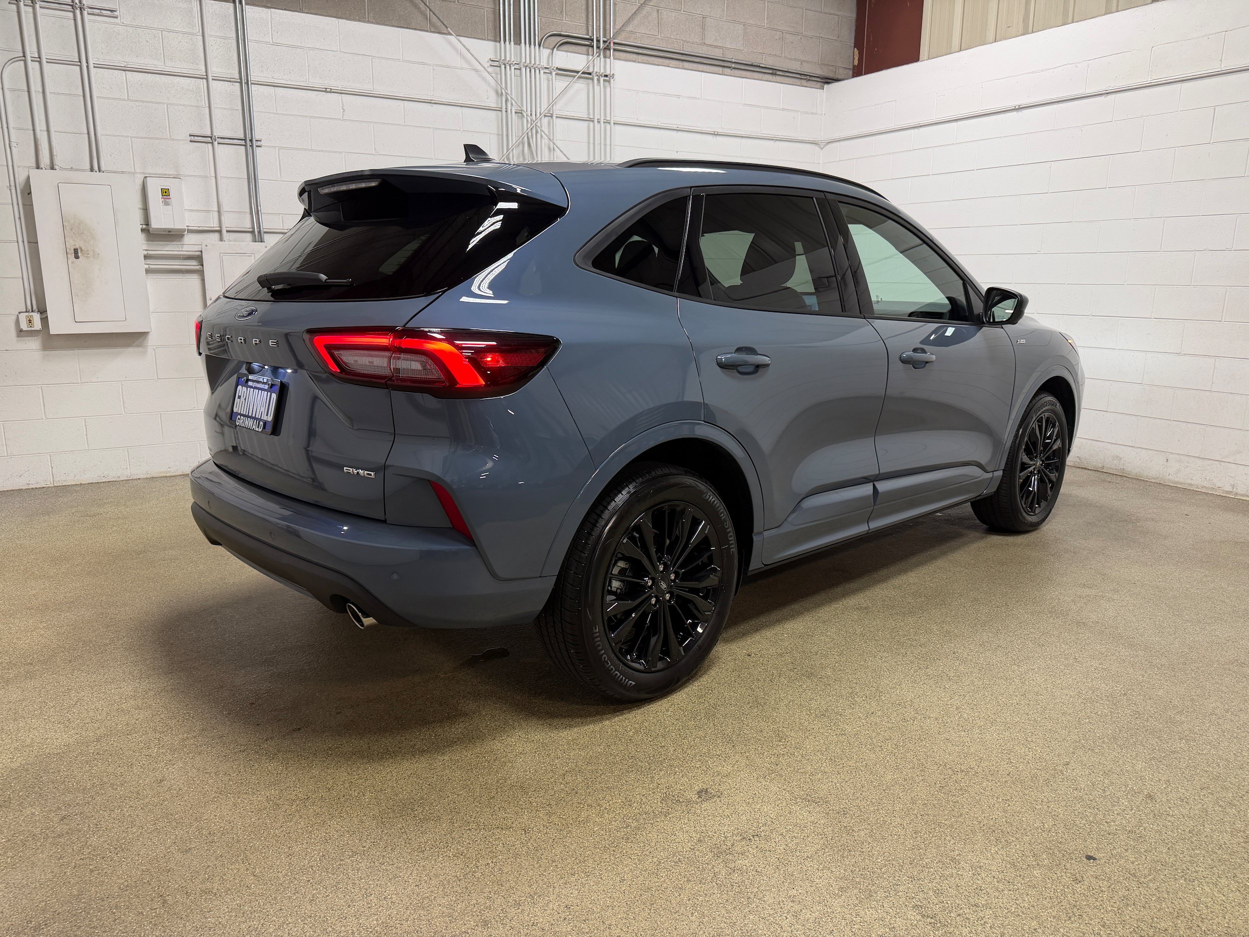 Certified 2025 Ford Escape ST-Line Elite w/ Premium Technology Package AWD/4WD image 9
