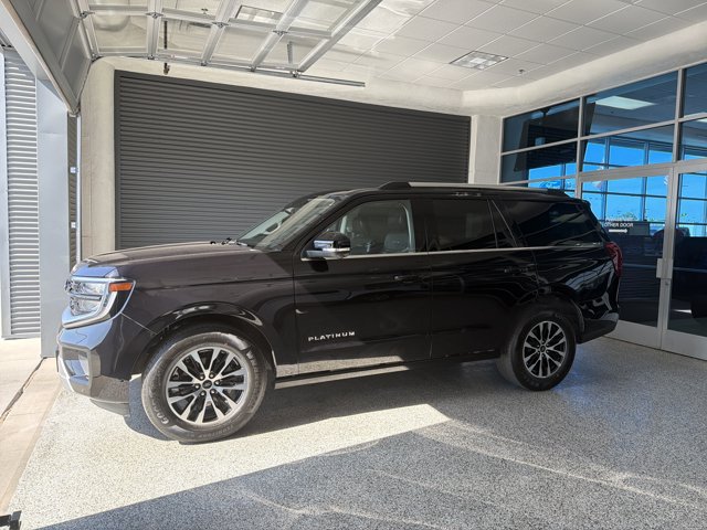 Certified 2025 Ford Expedition Platinum AWD/4WD image 1