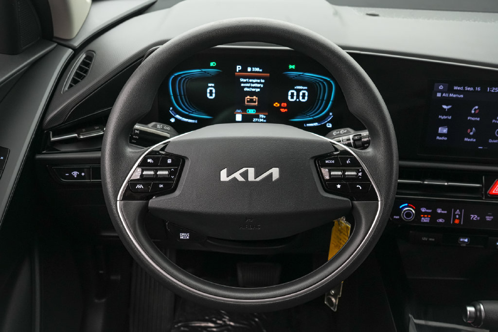 Used 2025 Kia Niro LX FWD image 13