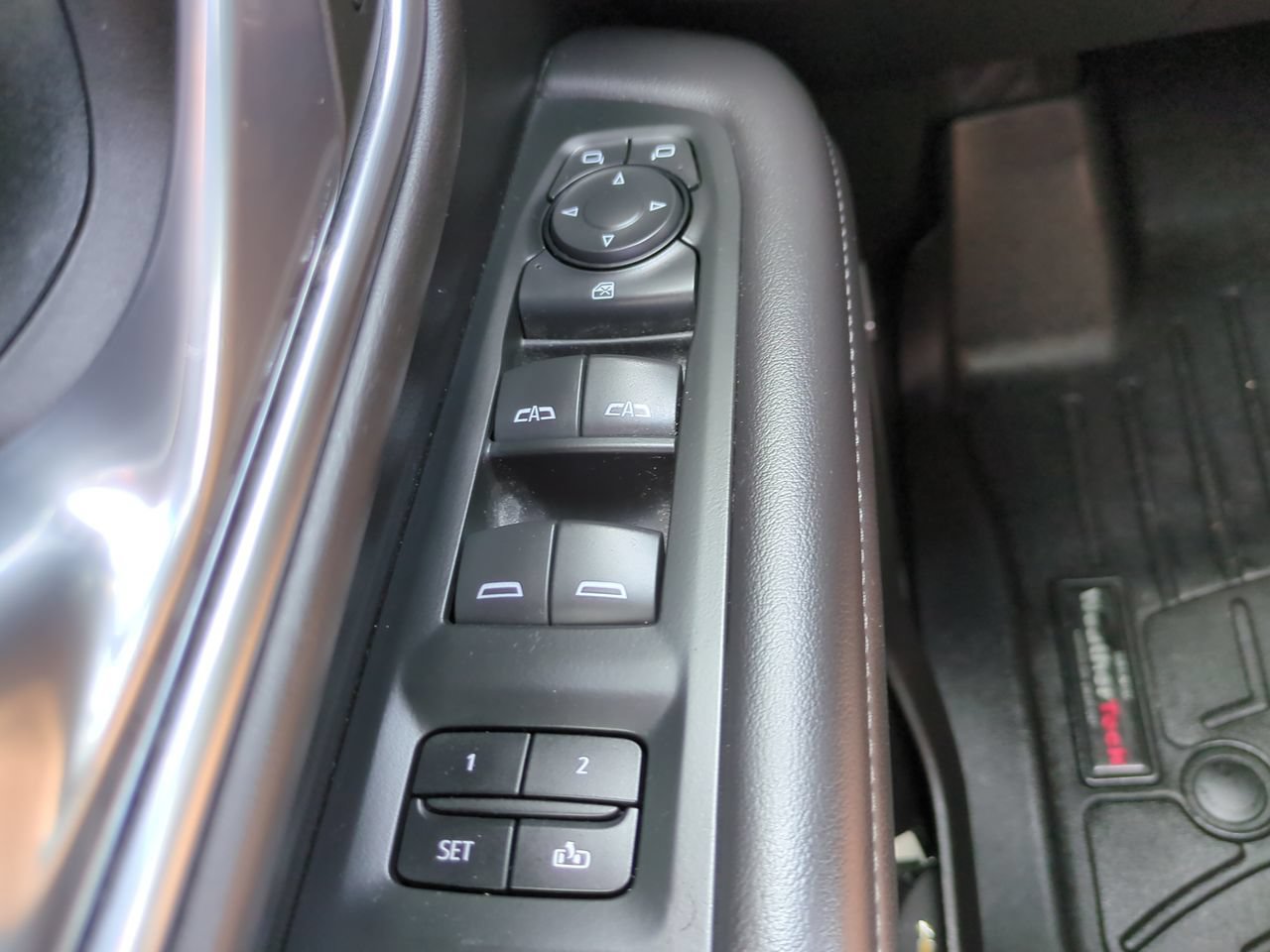 Used 2021 Chevrolet Tahoe Z71 w/ Rear Media and Nav Package AWD/4WD image 22