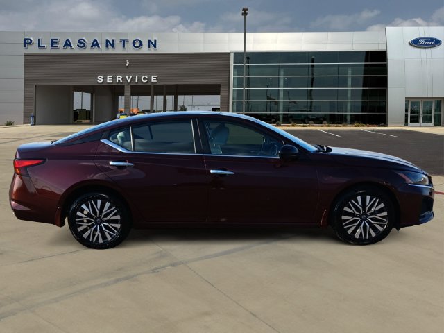 Used 2025 Nissan Altima 2.5 SV FWD image 6