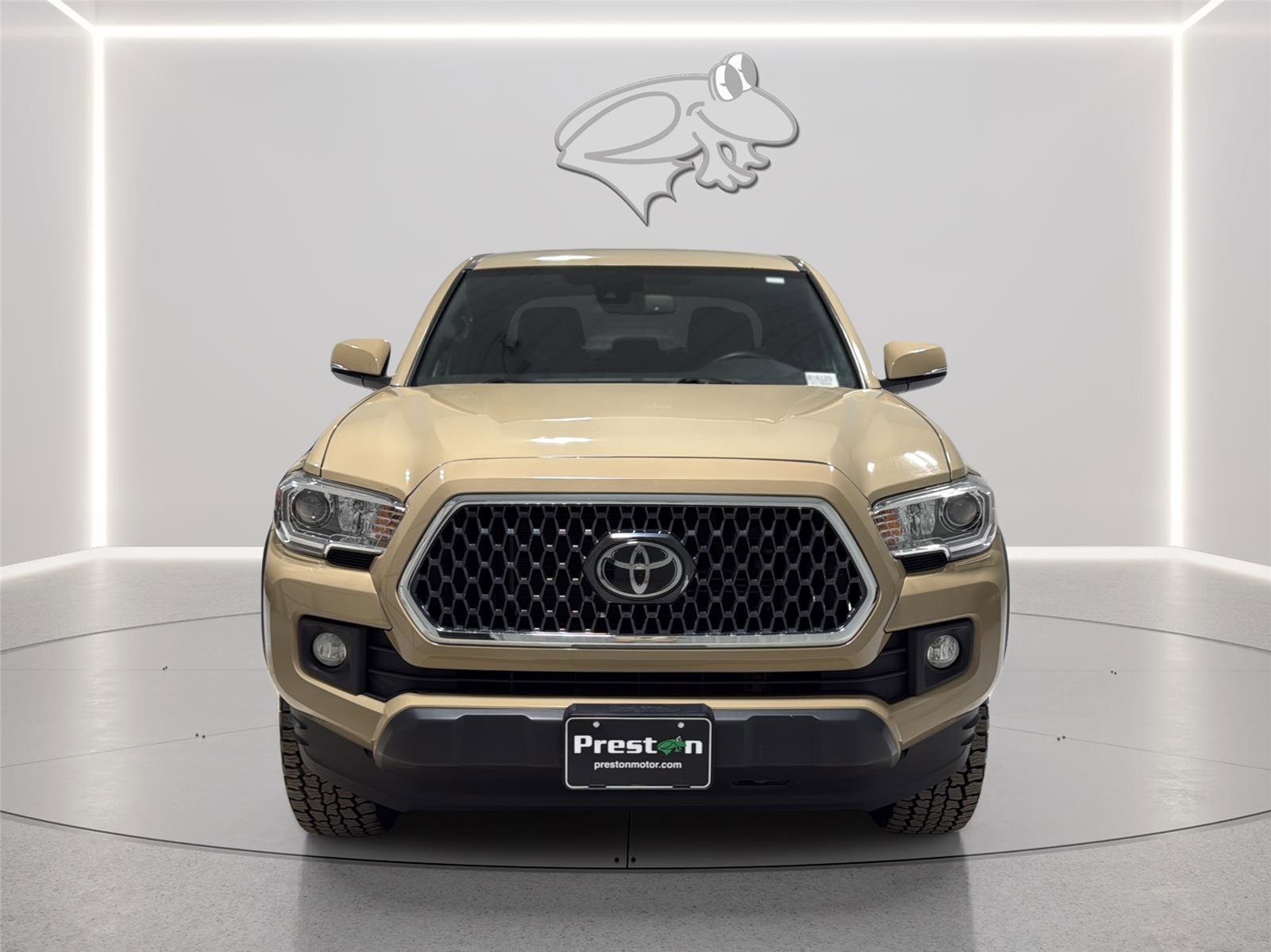 Used 2018 Toyota Tacoma TRD Off-Road w/ Technology Package AWD/4WD image 8