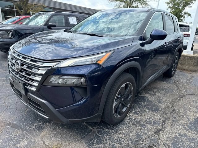 Used 2024 Nissan Rogue SV AWD/4WD image 2