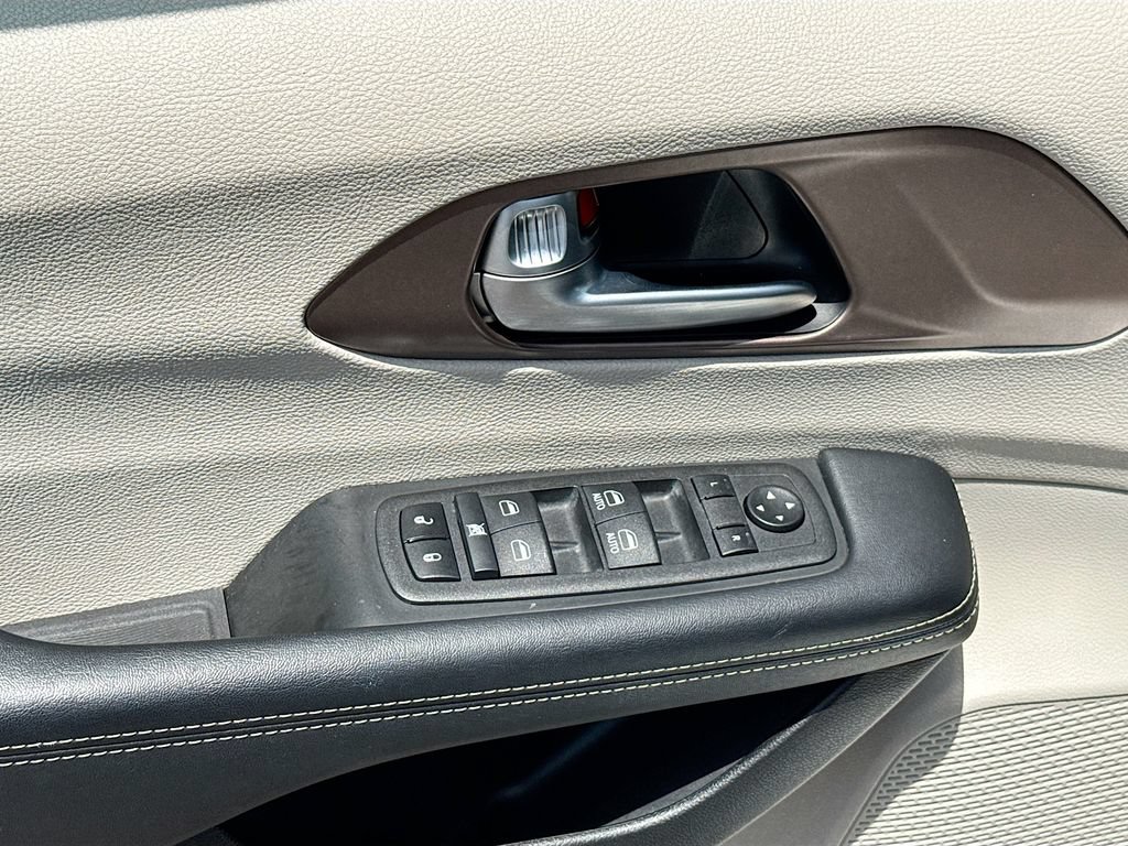Used 2023 Chrysler Voyager LX FWD image 19