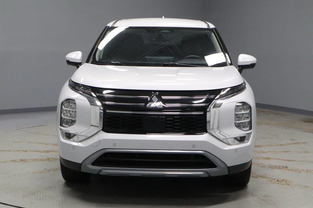 Used 2025 Mitsubishi Outlander SE FWD image 6