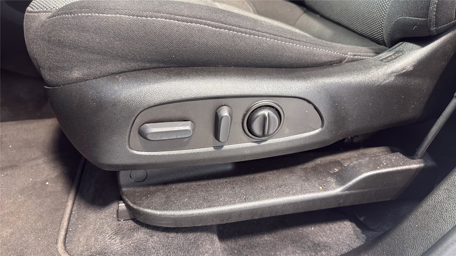 Used 2022 Chevrolet Traverse LT image 23