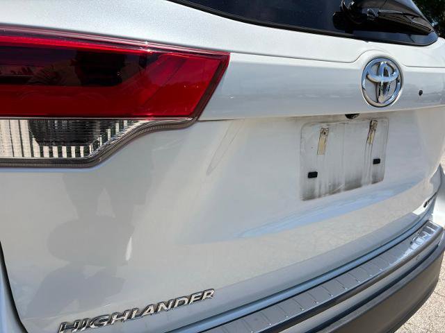 Used 2019 Toyota Highlander Limited FWD image 6