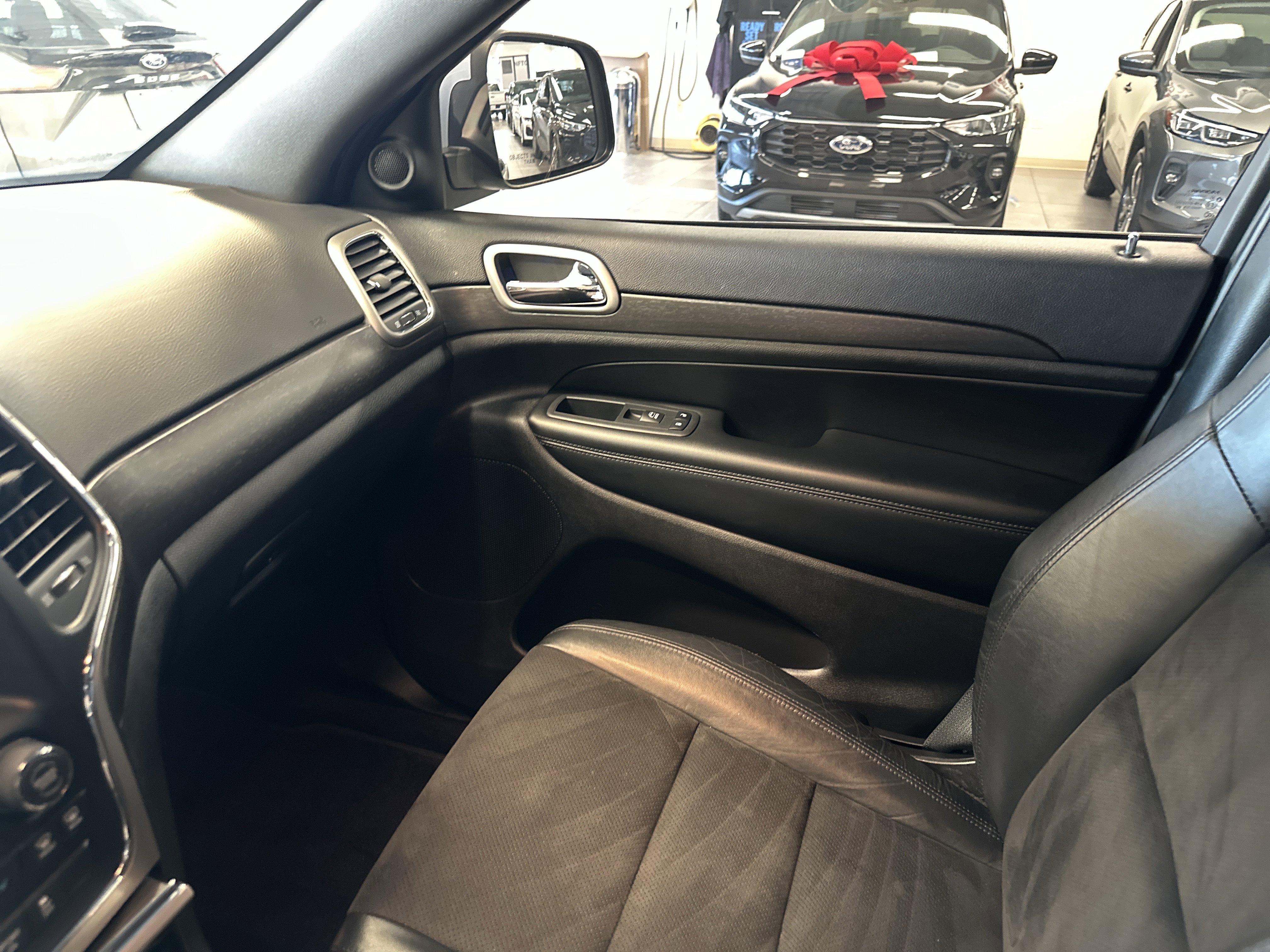 Used 2018 Jeep Grand Cherokee Altitude image 23