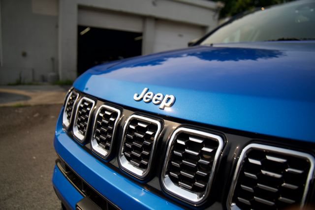 Used 2025 Jeep Compass Limited AWD/4WD image 9