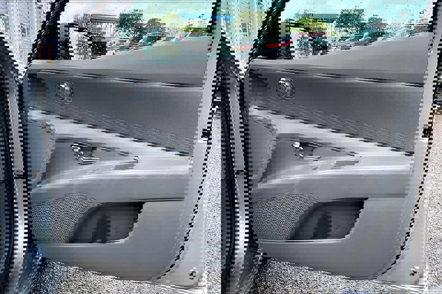 Used 2023 Hyundai Elantra SEL w/ Cargo Package image 27