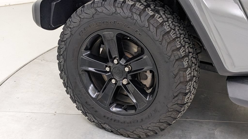 Used 2021 Jeep Wrangler Unlimited Sahara AWD/4WD image 4