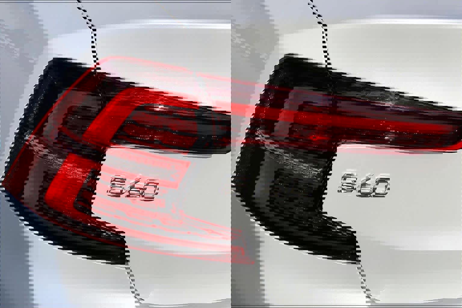 Used 2022 Volvo S60 B5 R-Design image 28