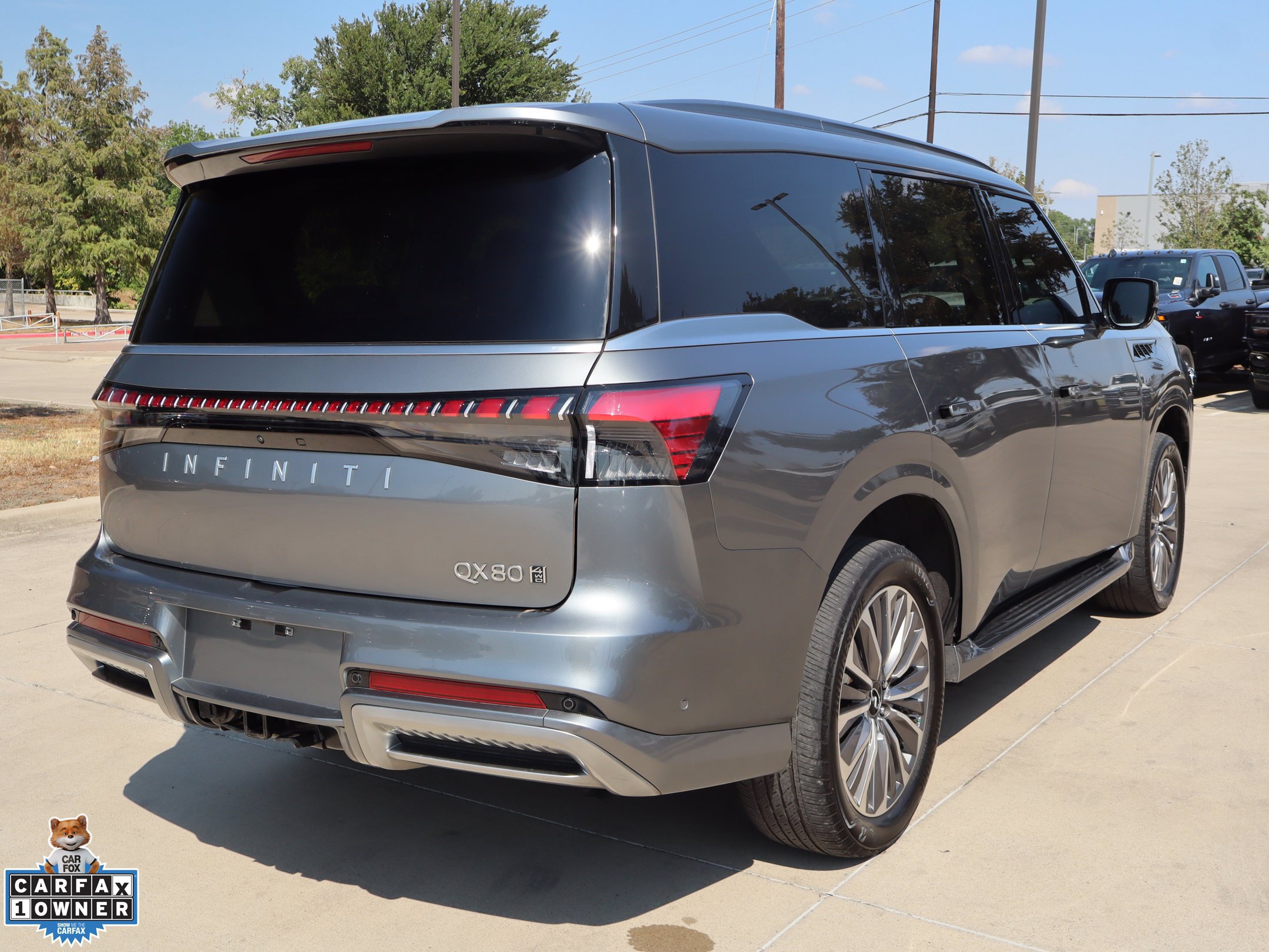 Used 2025 INFINITI QX80 Sensory AWD/4WD image 3