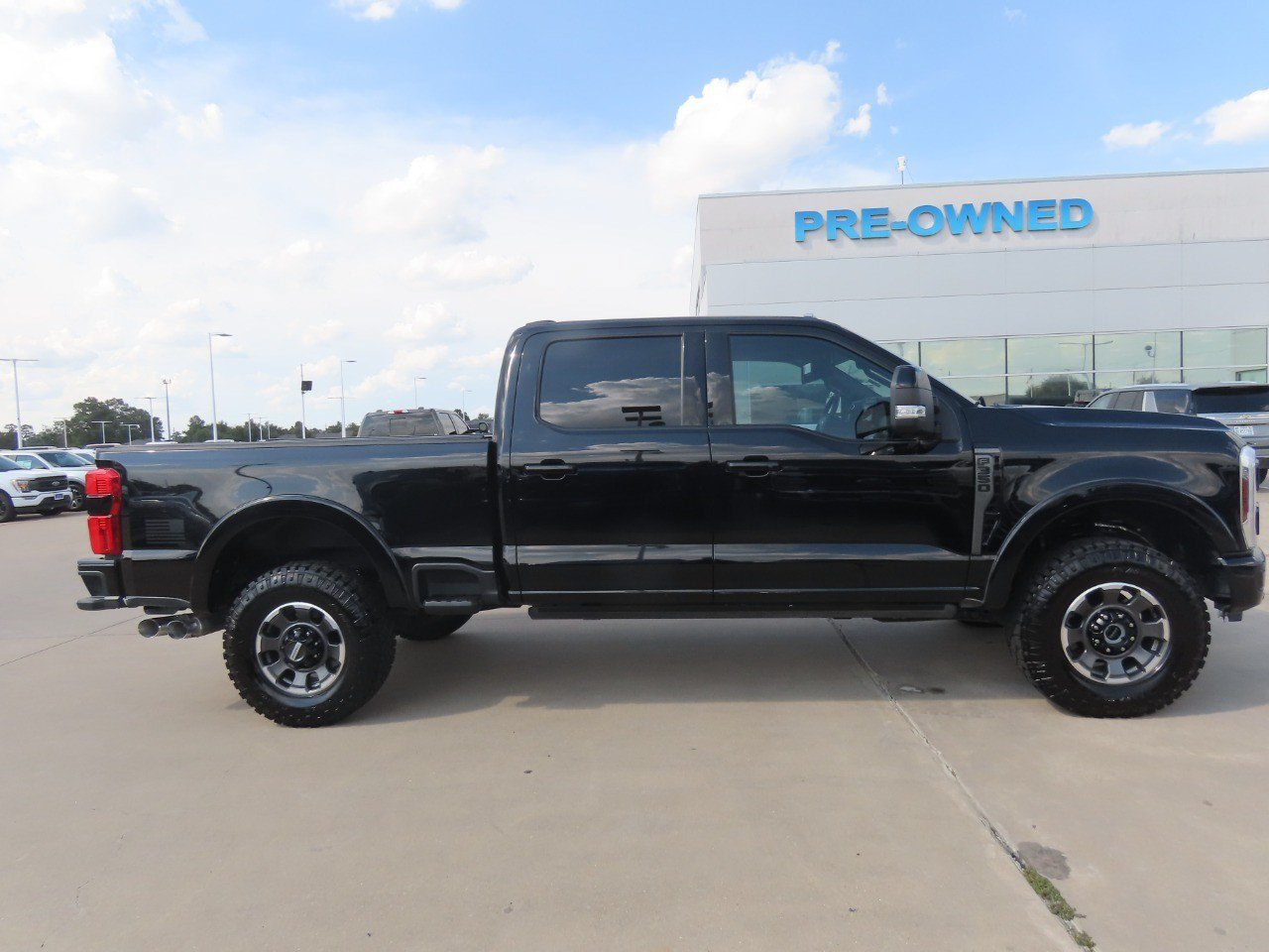 Certified 2024 Ford F350 Platinum w/ Tremor Off-Road Package AWD/4WD image 8