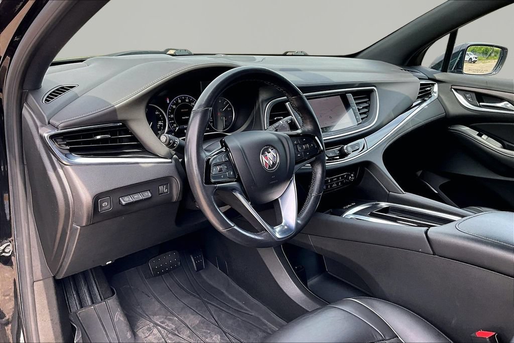 Used 2023 Buick Enclave Avenir w/ Avenir Technology Package AWD/4WD image 14