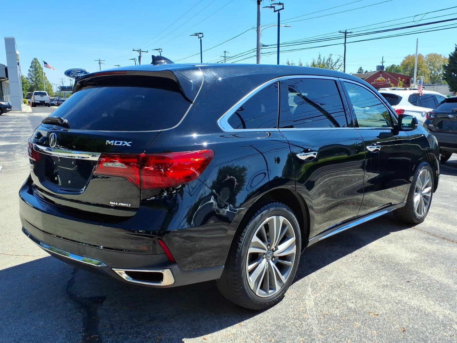 Used 2017 Acura MDX w/ Technology Package AWD/4WD image 3