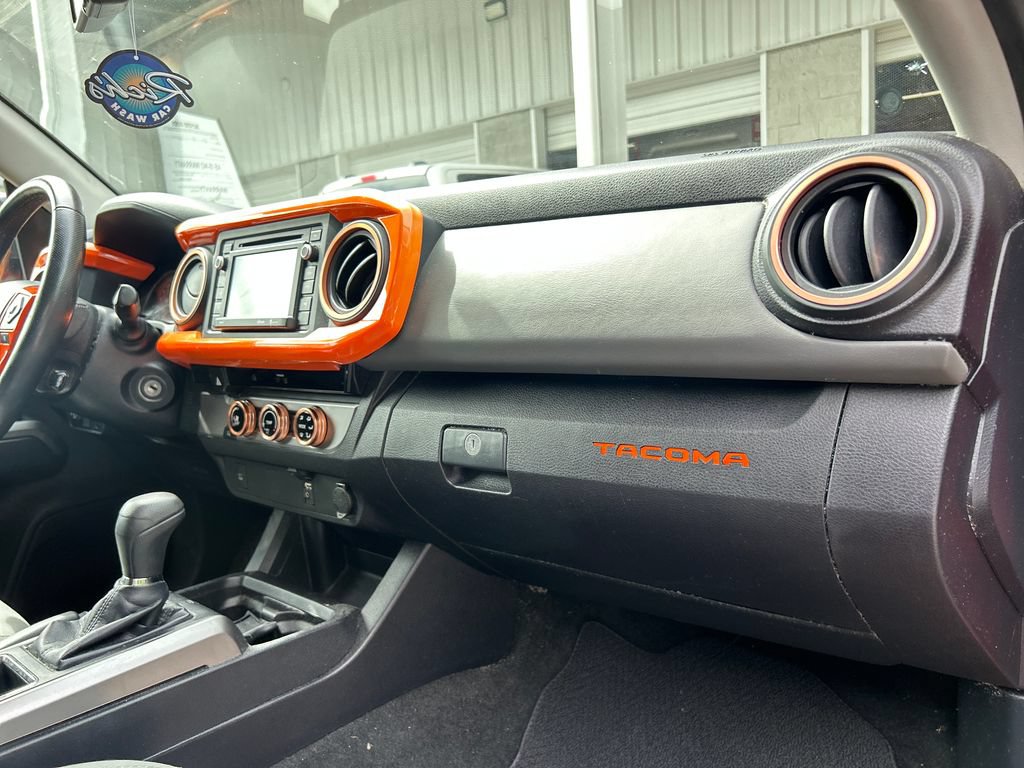 Used 2017 Toyota Tacoma SR5 w/ Tow Package RWD image 15