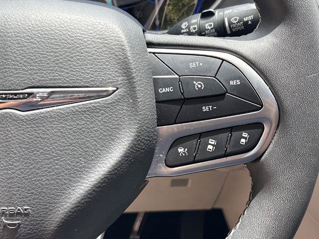Used 2024 Chrysler Pacifica Touring-L FWD image 21