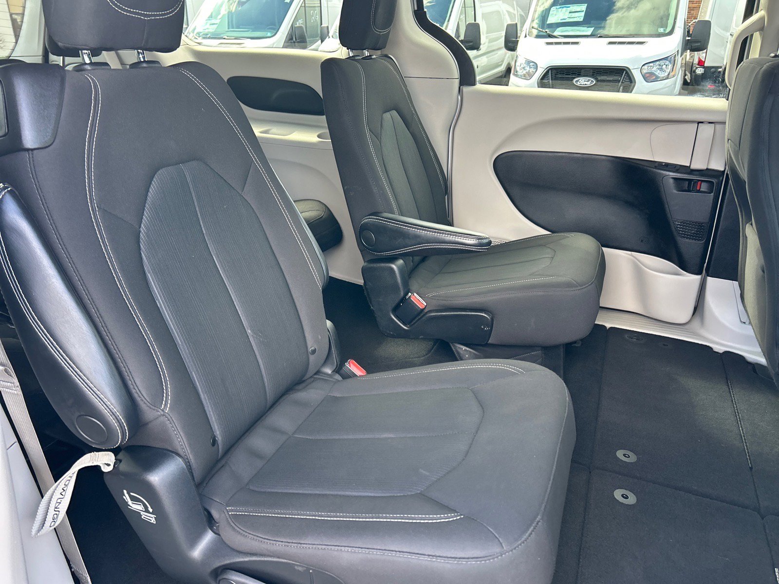 Used 2022 Chrysler Voyager LX image 23