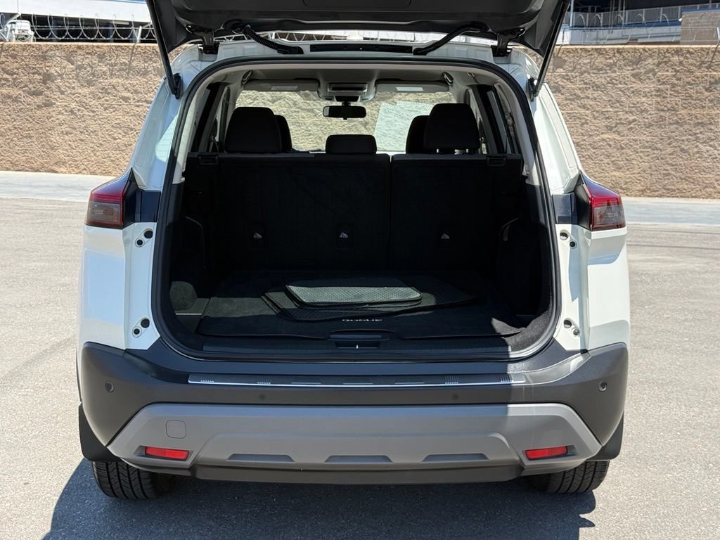 Used 2021 Nissan Rogue SV FWD image 18