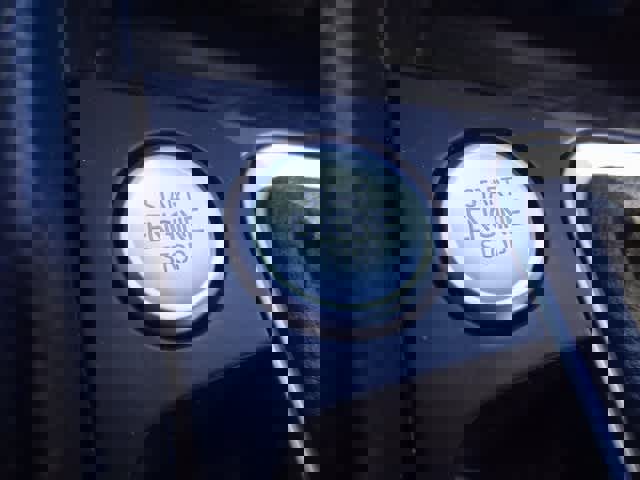 Used 2024 Volkswagen Jetta SE image 31