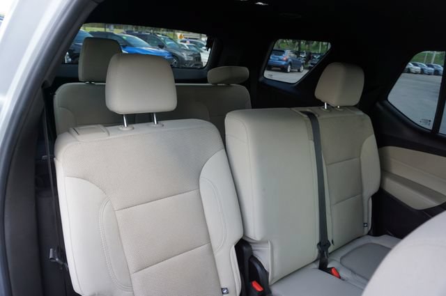 Used 2022 Chevrolet Traverse LS FWD image 11