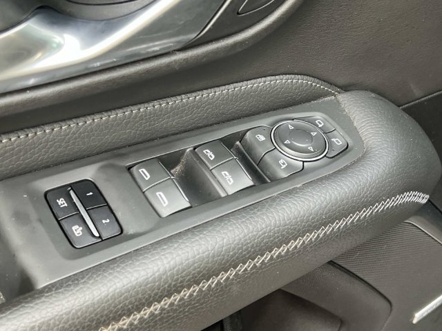 Used 2022 GMC Yukon XL Denali AWD/4WD image 18