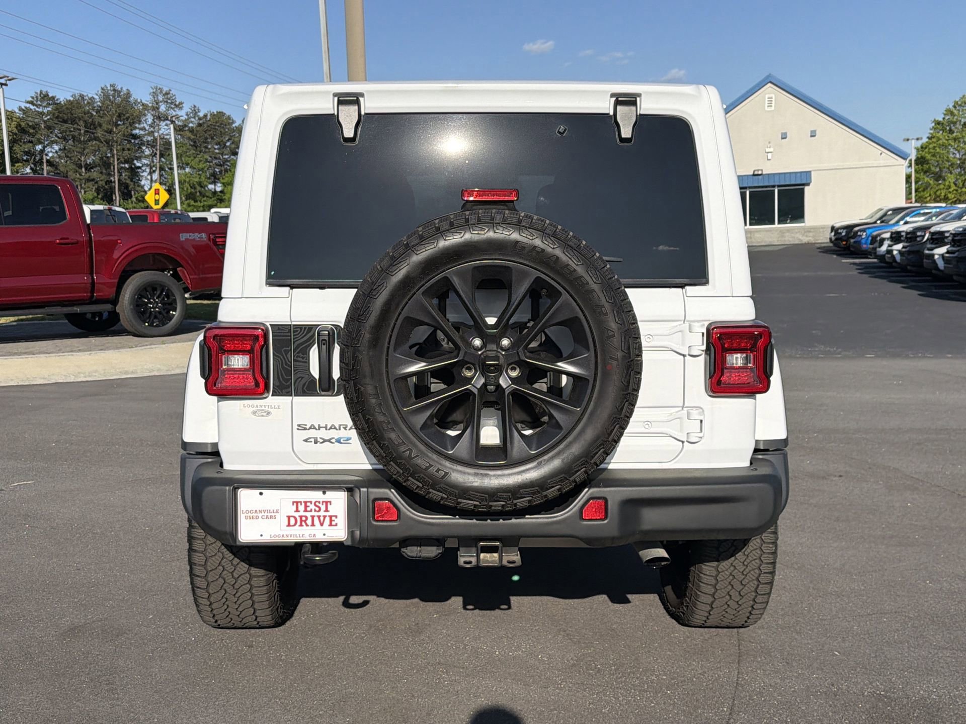 Used 2025 Jeep Wrangler Unlimited Sahara AWD/4WD image 3