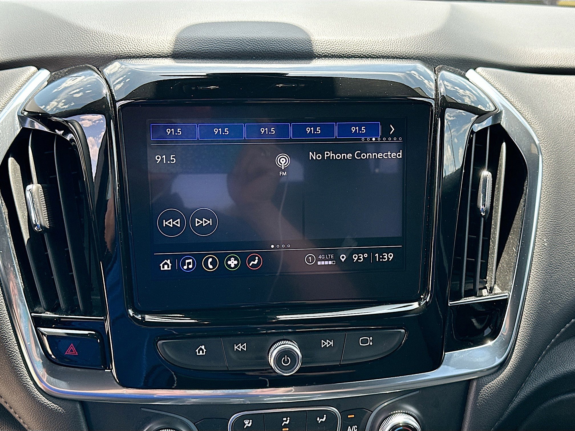 Used 2023 Chevrolet Traverse LT FWD image 14