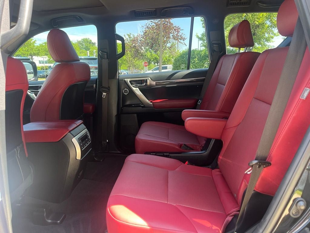 Used 2023 Lexus GX 460 Premium w/ Accessory Package AWD/4WD image 13