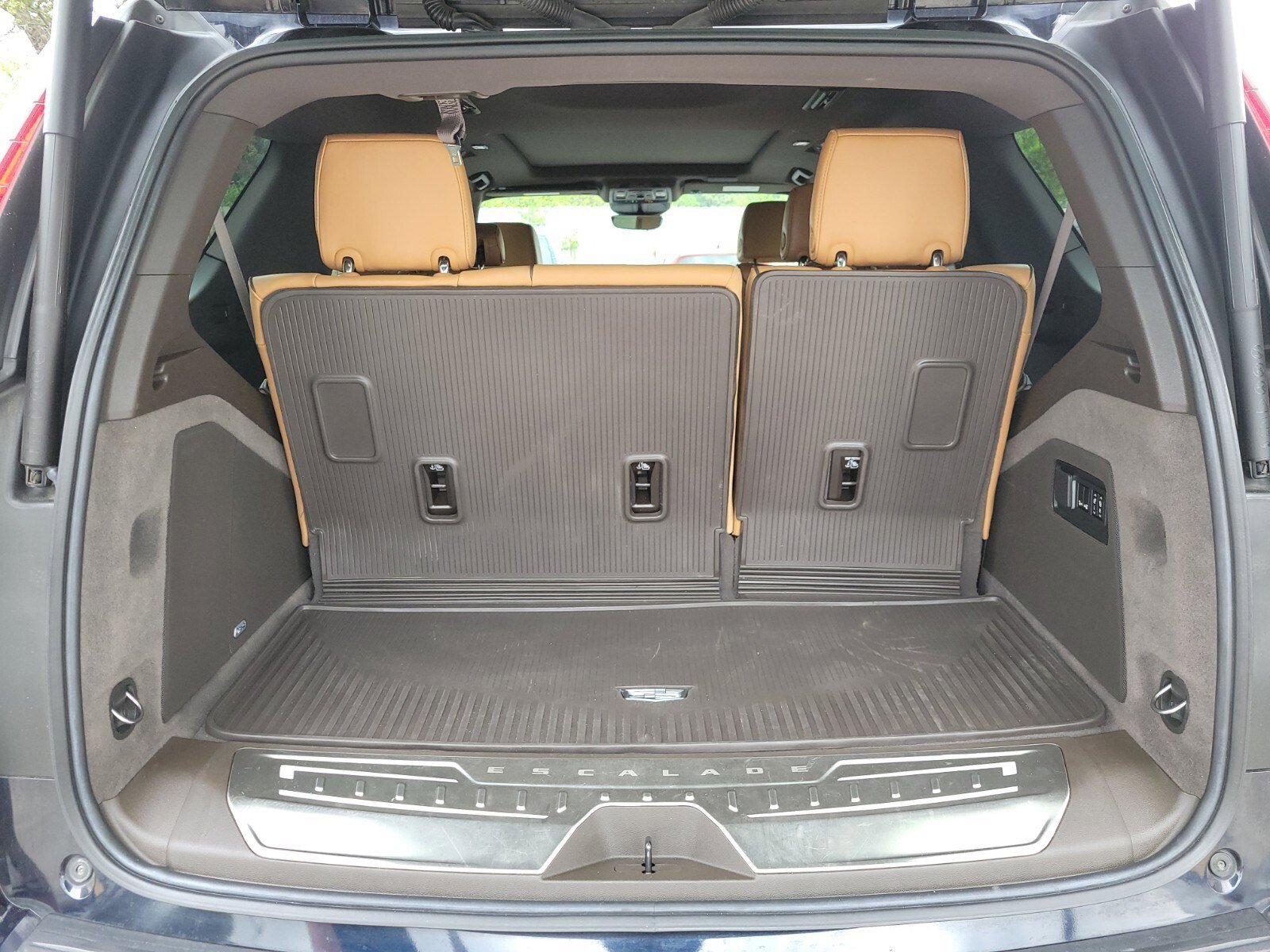 Used 2022 Cadillac Escalade Premium Luxury image 31