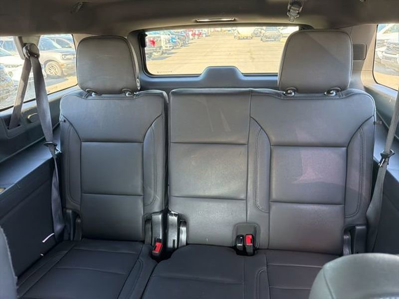 Used 2024 Chevrolet Suburban Z71 w/ Luxury Package AWD/4WD image 11