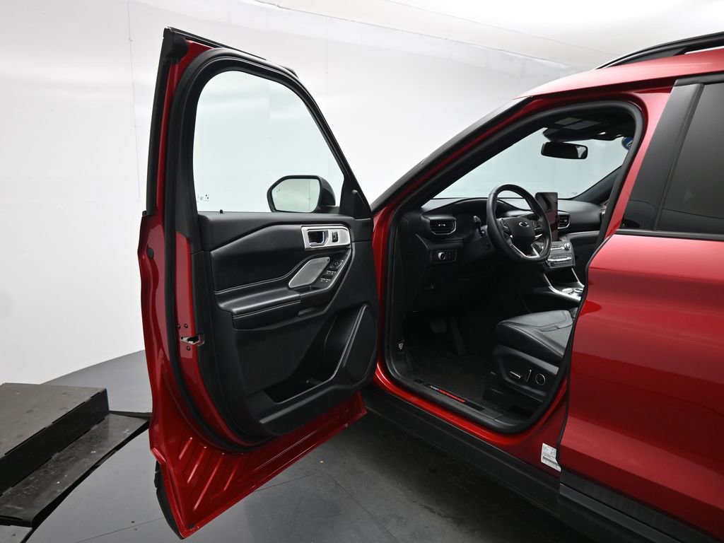 Certified 2020 Ford Explorer ST w/ ST Street Pack image 9