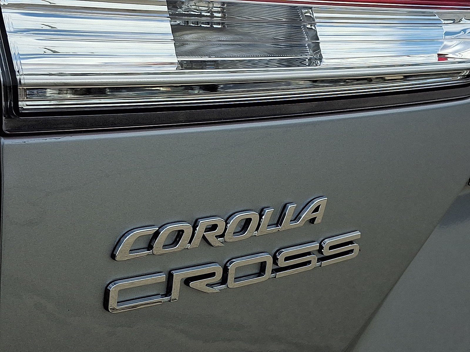 Used 2025 Toyota Corolla Cross LE FWD image 30
