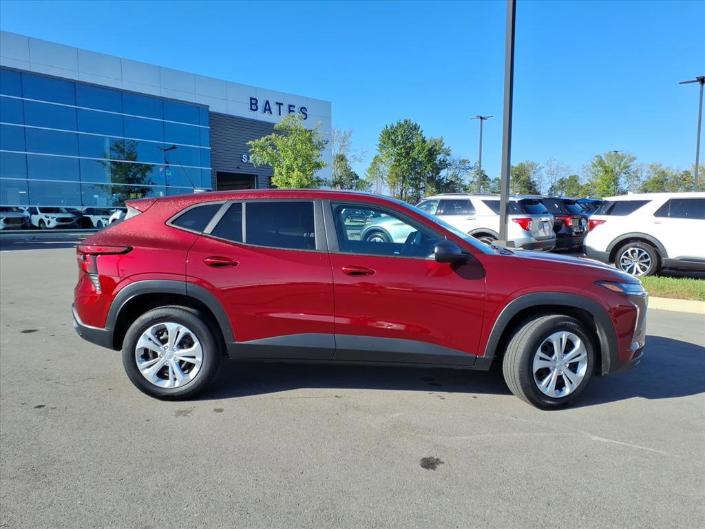 Used 2025 Chevrolet Trax LS image 6